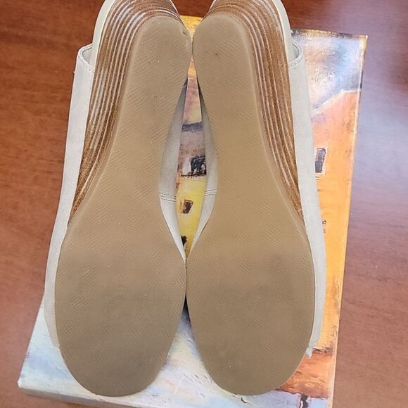 Bella Vita Clud Suede Ingrid Wedge Sandals Size 8 - Picture 8 of 9